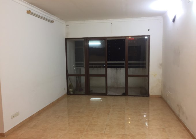 Cho thuê Chung cư 27 Huỳnh Thúc Kháng, căn 3 ngủ, 140m2, chỉ có nóng lạnh + tủ bếp, 10 triệu/tháng. LH 0377983070