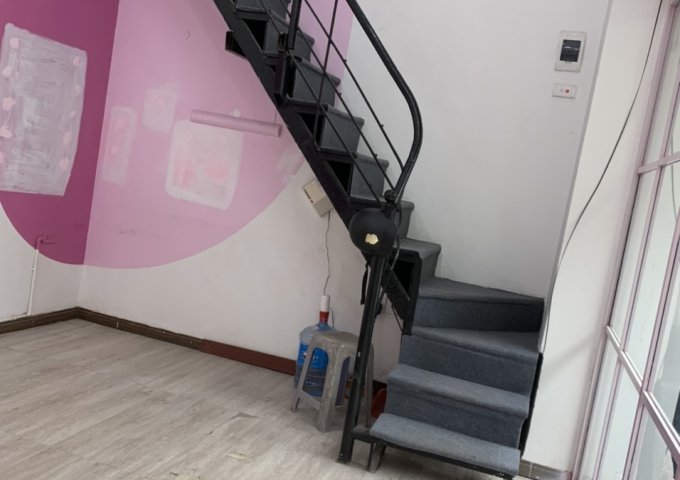 Chính chủ bán hoặc cho thuê nhà mặt phố cổ số 93 Nguyễn Trường Tộ,Ba Đình, Hà Nội