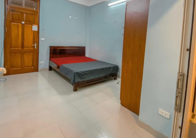Chính chủ cho thuê phòng tại ngõ 315 Nguyễn Khang, Cầu Giấy DT 20m2 Giá 3tr/th LH 0915940584