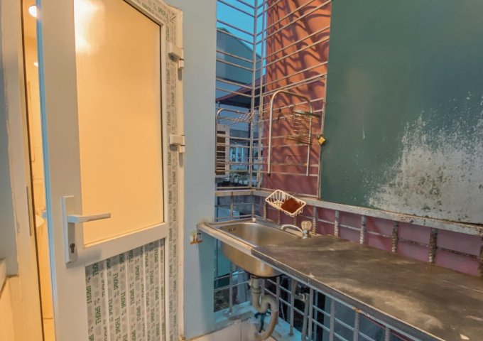 Chính chủ cho thuê phòng tại ngõ 315 Nguyễn Khang, Cầu Giấy DT 20m2 Giá 3tr/th LH 0915940584