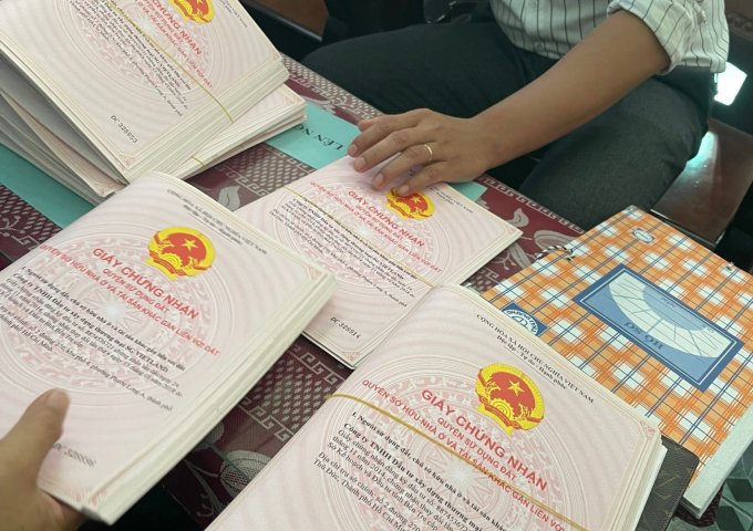 Vietland Riverside là dự án đất nền, nằm trên tuyến đường Bùi Quang Chiêu, thuộc thị trấn Mỏ Cày, huyện Mỏ Cày Nam, tỉnh Bến Tre, cách Quốc lộ 60 khoảng 300m