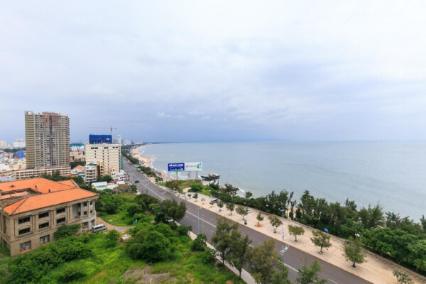 Bán khách sạn khu Vip Bãi Sau mặt tiền đường Phan Văn Trị dt 128m2 giá chỉ 27 tỷ TL