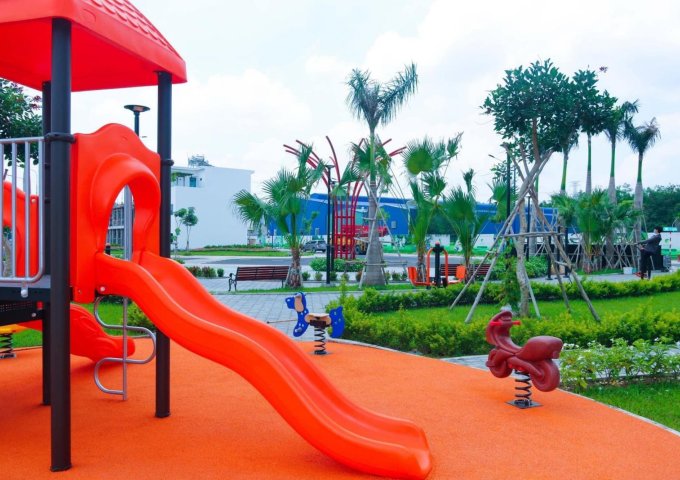 Cần bán nhà 1 trệt 2 lầu - 1 sân vườn gần Ngã tư Bình Chuẩn đối diện công viên