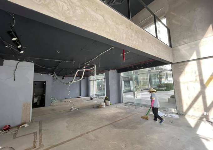 Cho thuê shophouse Sky Center DT 186m2 vị trí góc #40 Triệu gần sân bay Tel 0942*811*343 Tony (Zal/Viber/phone) đi xem bất cứ lúc nào!