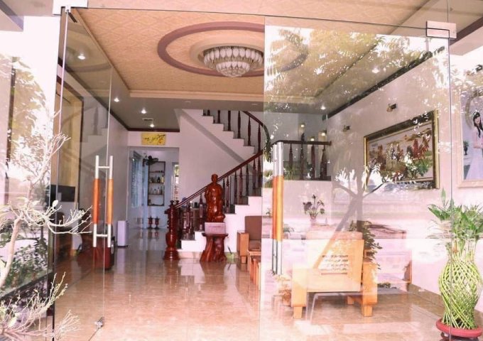 Bán nhà mặt đường Bùi Thị Xuân, TP HD, 137.7m2, mt 9m, 4 tầng, vị trí cực VIP, đẹp nhất nhì HD