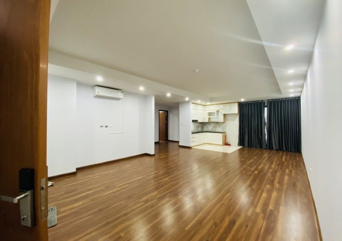 Cho thuê Chung cư Việt Đức Khuất Duy Tiến, 3 phòng ngủ 2vs, 137m2, đồ cơ bản, 14 triệu/tháng. LH: 0377983070