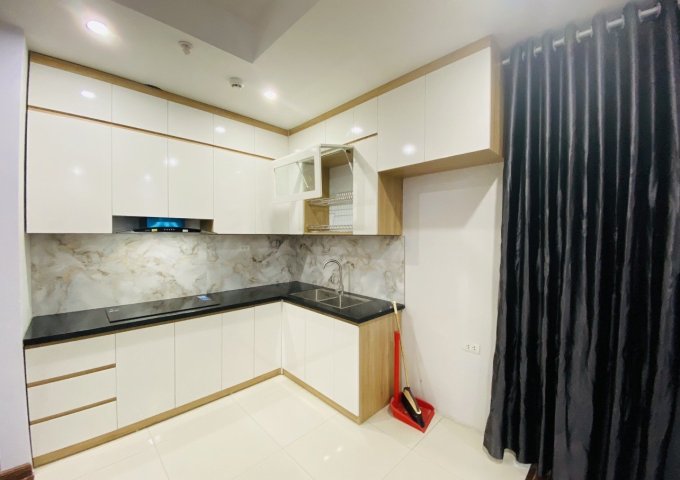 Cho thuê Chung cư Việt Đức Khuất Duy Tiến, 3 phòng ngủ 2vs, 137m2, đồ cơ bản, 14 triệu/tháng. LH: 0377983070