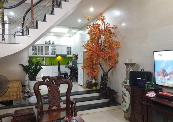 Bán nhà trong ngõ 67 đường Nguyễn Văn Cừ, 67m2 giá 8,25 tỷ