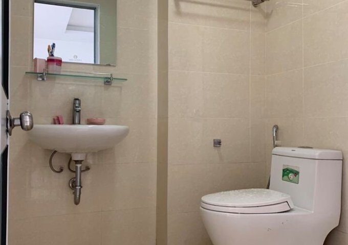 Cho thuê Chung cư C37 Bắc Hà, 3 phòng ngủ - 2vs, 95m2, đồ cơ bản, 9 triệu/tháng. LH 0377983070 