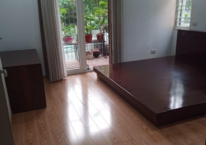 Cho thuê tập thể D16 Phương Mai, 3 phòng ngủ - 2vs, 100m2, đủ đồ, 11 triệu/tháng. LH 0377983070 