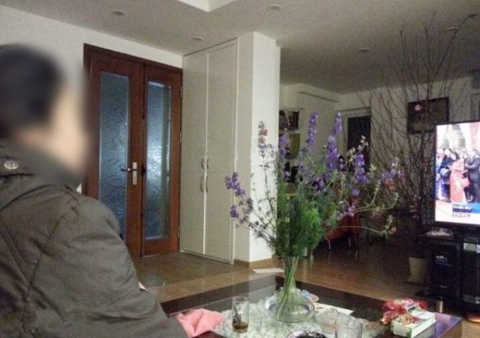 Cho thuê tập thể D16 Phương Mai, 3 phòng ngủ - 2vs, 100m2, đủ đồ, 11 triệu/tháng. LH 0377983070 