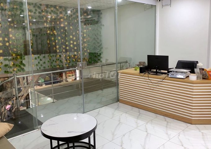 Chính chủ cho thuê văn phòng giá rẻ tại Hào Nam, Đống Đa, Hà Nội.