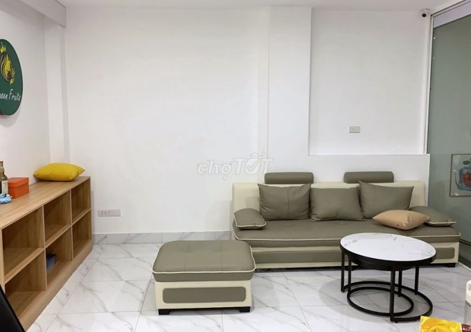 Chính chủ cho thuê văn phòng giá rẻ tại Hào Nam, Đống Đa, Hà Nội.