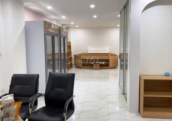 Chính chủ cho thuê văn phòng giá rẻ tại Hào Nam, Đống Đa, Hà Nội.