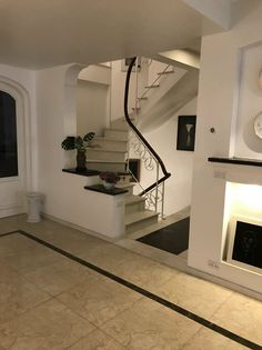 Bán Tòa Căn Hộ 10 Tầng Đặng Thai Mai 180m2 – 9.2m Mặt Tiền – Giá Bán 78 Tỷ