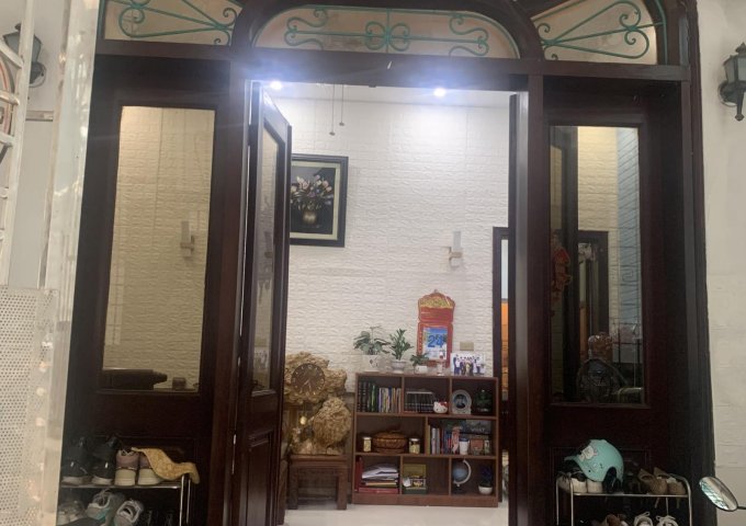 Chính chủ cần bán nhà đường Nguyễn Văn Cừ- Long Biên