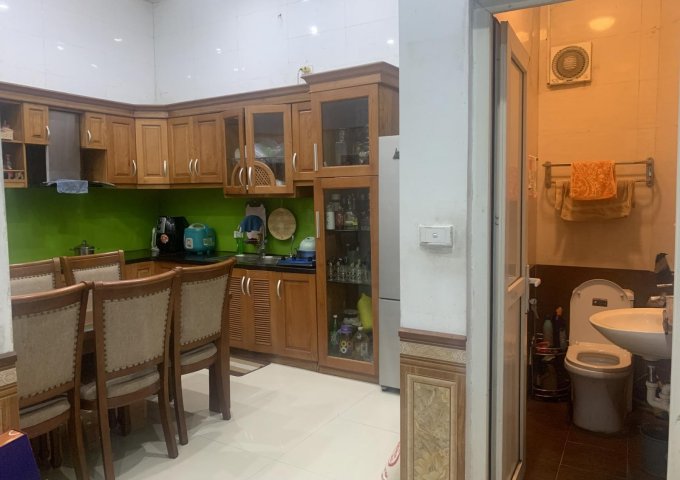 Chính chủ cần bán nhà đường Nguyễn Văn Cừ- Long Biên