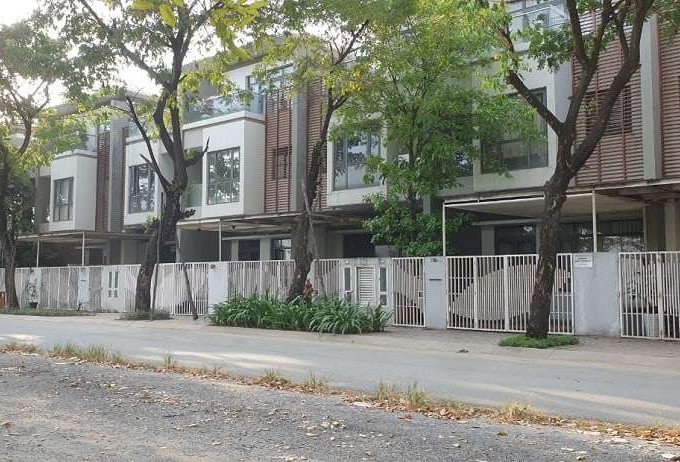 Bán biệt thự mặt tiền Muồng Tím  Trục chính đi vào KĐT Phố Đông, Giá 12.8 tỷ. LH: 0902 802 803