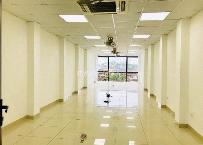 Cần nhượng lại gấp trong tháng 4 văn phòng tại mặt đường 110 Khuất Duy Tiến