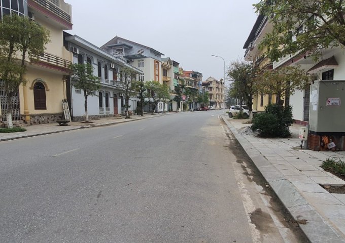 Bán nhà 2 tầng mặt phố Tôn Thất Tùng, Liên Bảo, Vĩnh Yên, DT 120m2, LH 0974.056.212 