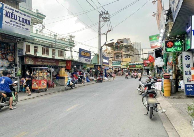 Bán nhà mặt tiền đường Gò Ô Môi phường Phú Thuận Quận 7. Kinh doanh buôn bán tốt gần MT đường Huỳnh Tấn Phát. DT: 6.5x30m  Giá 21 tỷ