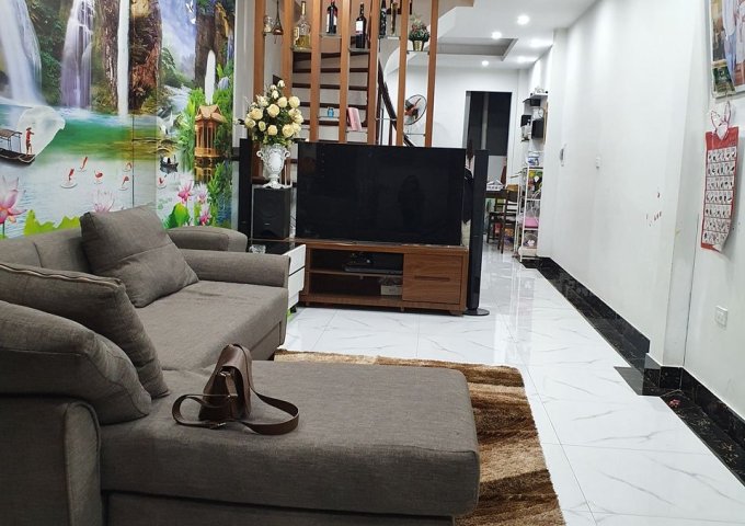 Bán nhà Ngõ 11 Tô Ngọc Vân. Nhà ở ngay. 56 m2, 5,55 tỷ.