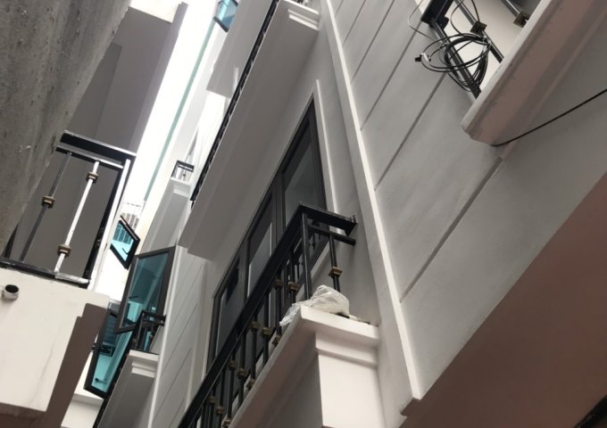 Cần bán gấp nhà ngay gần Trung tâm Văn Hóa Từ Liêm 38m2 x 5t+ Cần bán  nhà phường Phúc Diễn, Bắc Từ Liêm, 38m2 x 5T nhà xây mới, tầng, oto đỗ hơn 3tỷ.