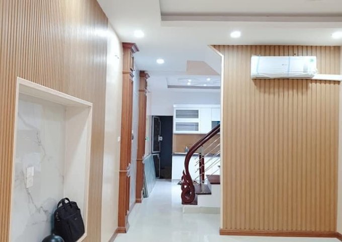 Bán nhà riêng phố Vĩnh Hồ, 5 tầng, Mt 4m, giá chỉ nhỉnh 4 tỷ