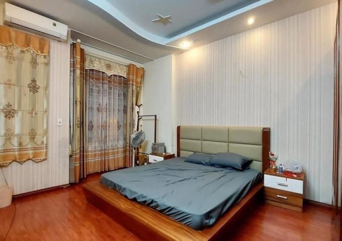 Bán nhà riêng phố Vĩnh Hồ, 5 tầng, Mt 4m, giá chỉ nhỉnh 4 tỷ