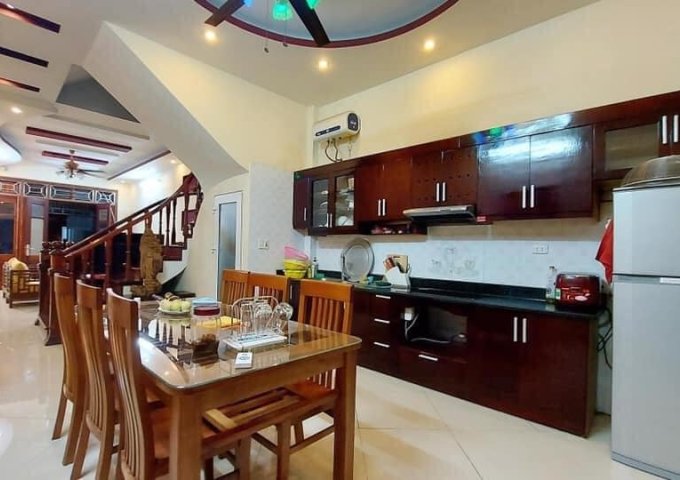 Bán nhà riêng phố Vĩnh Hồ, 5 tầng, Mt 4m, giá chỉ nhỉnh 4 tỷ