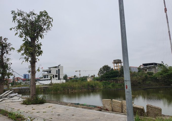 Bán lô đất nền 2 mặt tiền view công viên hồ điều hòa ngay tại trung tâm thành phố Đồng Hới