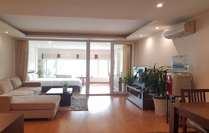 Cho thuê căn hộ dịch vụ tại Phạm Huy Thông, Ba Đình, 65m2, 1PN, view hồ, đầy đủ nội thất 