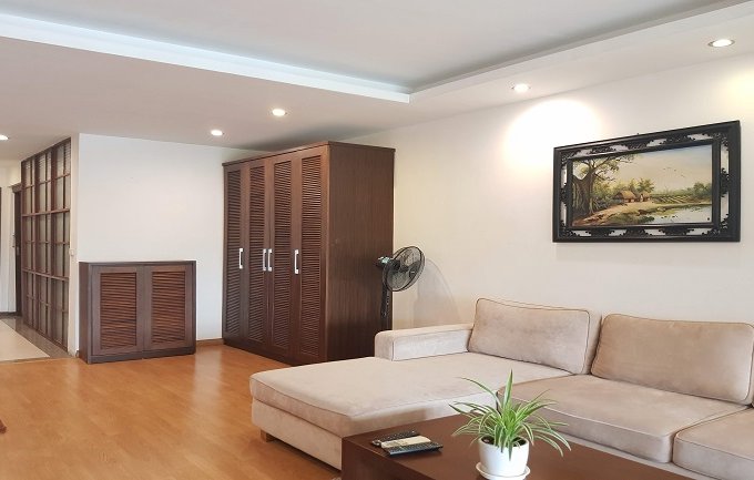 Cho thuê căn hộ dịch vụ tại Phạm Huy Thông, Ba Đình, 65m2, 1PN, view hồ, đầy đủ nội thất 