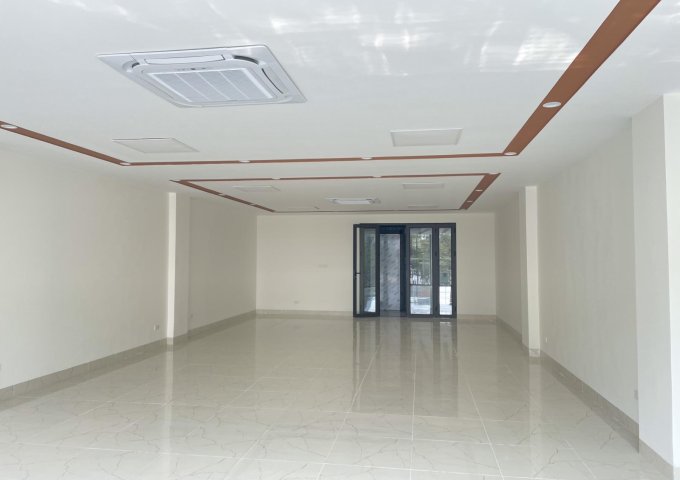Cho thuê nhà mặt phố Cầu Giấy, 102mx 8T làm thẩm mỹ, showroom, văn phòng