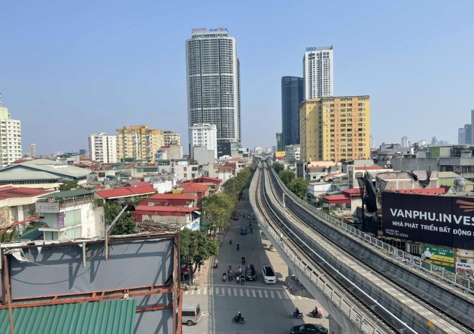 Cho thuê nhà mặt phố Cầu Giấy, 102mx 8T làm thẩm mỹ, showroom, văn phòng