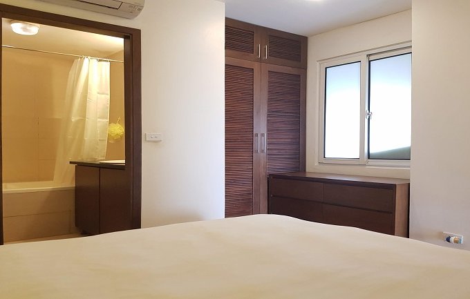 Cho thuê căn hộ dịch vụ tại Phạm Huy Thông, Ba Đình, 70m2, 1PN, ban công rộng, view hồ, đầy đủ nội thất 