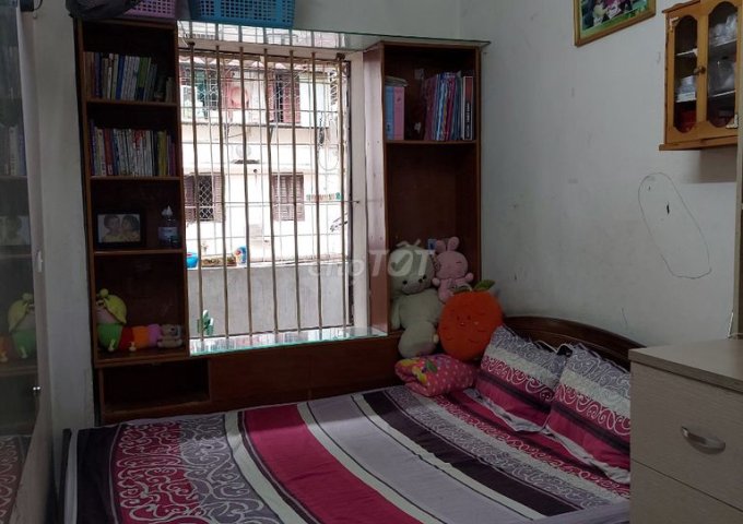 Cần bán căn hộ khu tập thể Bộ Công An trong ngõ Văn Hương,Phường Hàng Bột, Quận Đống Đa, Hà Nội