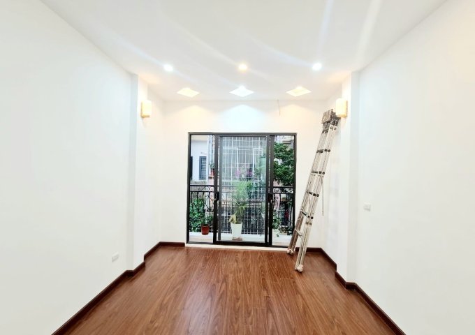 Bán nhà Nguyễn An Ninh, Hoàng Mai 54m2 X 5 tầng, MT 3.4m, giá 7.6 tỷ. LH em Lan 0975258510/ 0823040358