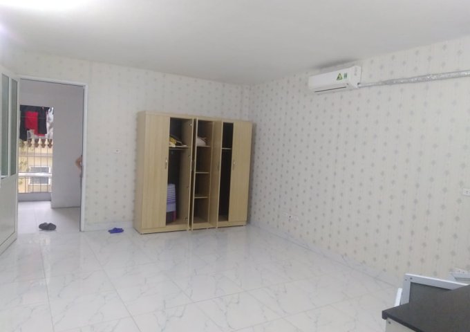 Cho thuê căn hộ 1n1k siêu rộng 65m2 to đẹp ở 162 Đội Cấn Ba Đình 5tr/th