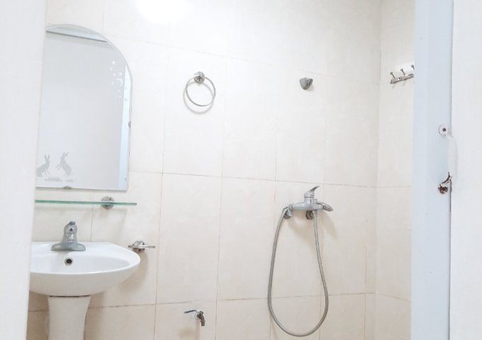 Cho thuê căn hộ 1n1k siêu rộng 65m2 to đẹp ở 162 Đội Cấn Ba Đình 5tr/th