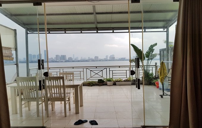 Cho thuê căn hộ dịch vụ tại Yên Phụ, Tây Hồ, 85m2, 1PN, ban công rộng, view hồ, đầy đủ nội thất 