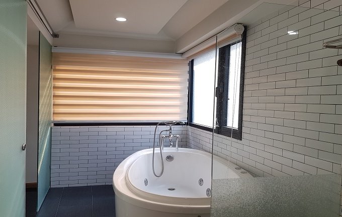 Cho thuê căn hộ dịch vụ tại Xuân Diệu, Tây Hồ, 400m2, 3PN, có bể bơi, đầy đủ nội thất hiện đại