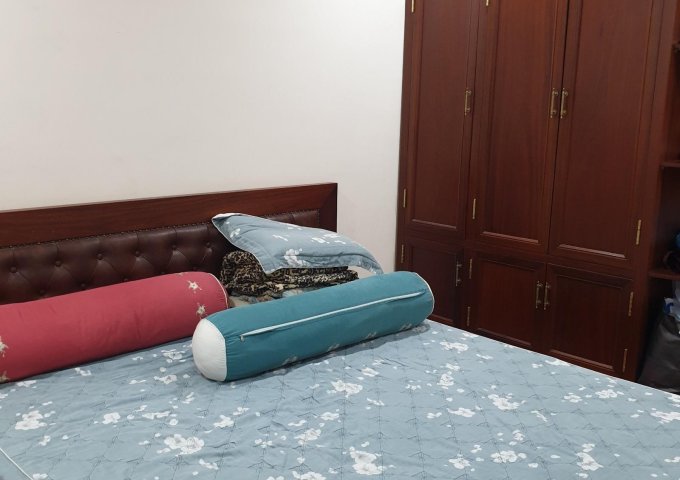 Cần bán CHCC N01T3 ngoại giao đoàn, DT thông thủy 127m2:3PN, 2VS, full NT gỗ lim Nam Phi nhà tự đóng. Ban công Nam view hồ Tây, Starleck.