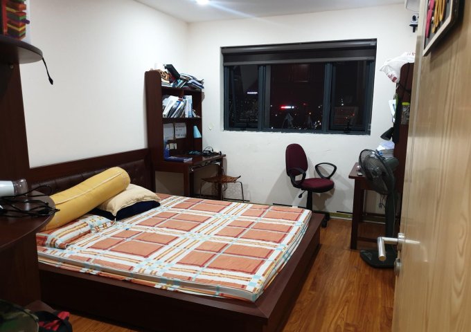 Cần bán CHCC N01T3 ngoại giao đoàn, DT thông thủy 127m2:3PN, 2VS, full NT gỗ lim Nam Phi nhà tự đóng. Ban công Nam view hồ Tây, Starleck.