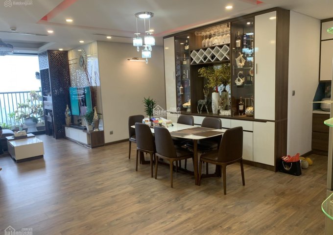 Cần bán CHCC N01T3 ngoại giao đoàn, DT thông thủy 127m2:3PN, 2VS, full NT gỗ lim Nam Phi nhà tự đóng. Ban công Nam view hồ Tây, Starleck.