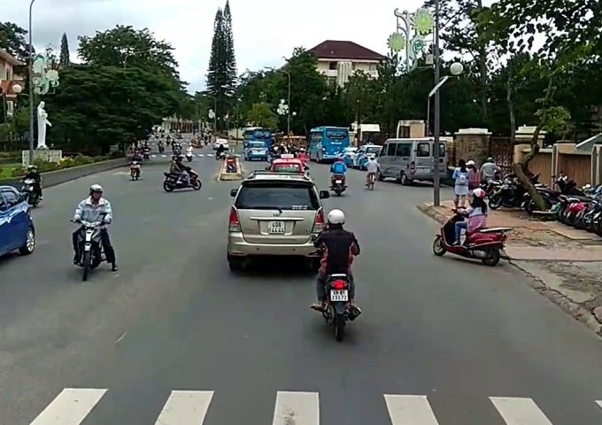 Bán căn nhà mặt tiền Trần Phú .p3 