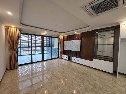 Nhà 7 tầng 153m2 cho thuê 70tr/ tháng mặt phố Phùng Hưng Hà Đông thông sàn kinh doanh, làm VP tốt