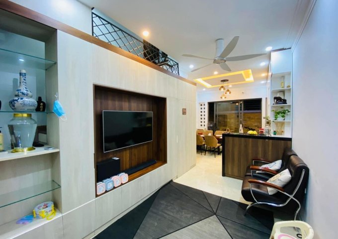 Cần bán nhanh nhà 40m2, 5 tầng giá chỉ 4ty ở Hoàng Mai phù hợp khách mua ở và kinh doanh