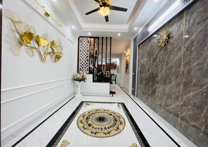 Bán nhà riêng đẹp miễn chê ngõ 210 Hoàng Quốc Việt 40m2 x 6 tầng giá 6,6 tỷ. LH 0912442669