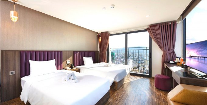 Chính chủ bán gấp khách sạn mặt tiền View biển Thùy Vân 8x25 (51 phòng):